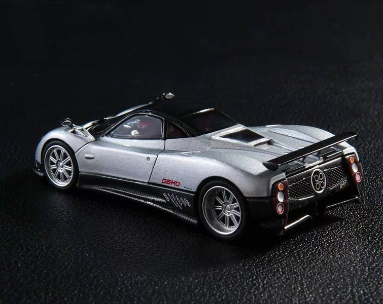 Pagani Zonda F 2005 grigio mercurio 1:64 Almost Real