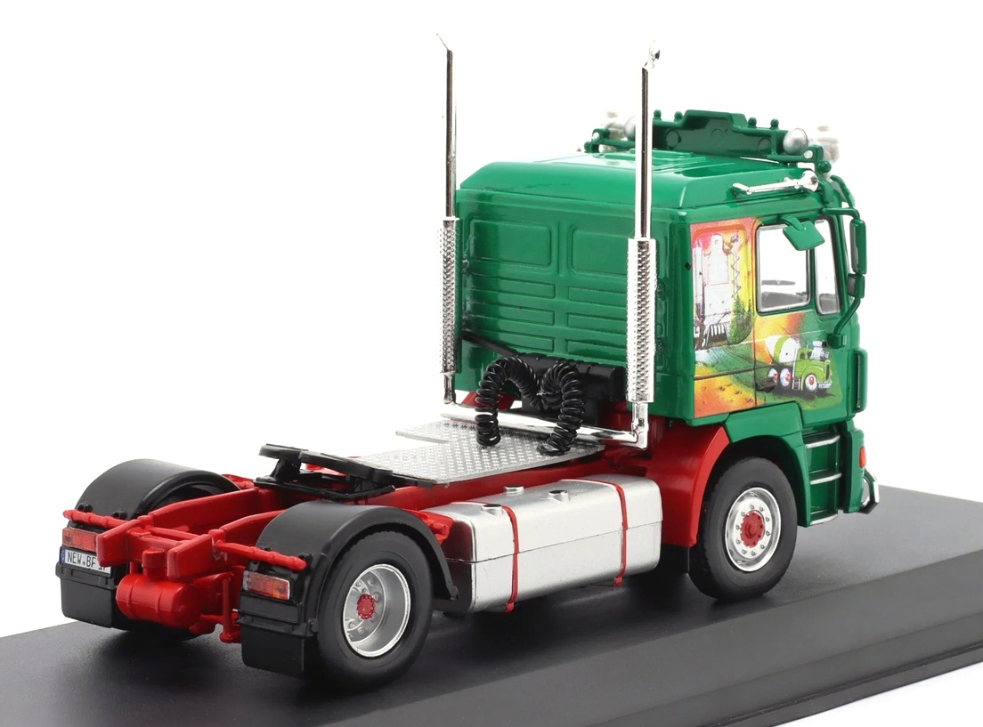 Man F2000 (low cab) Truck 2000 green/decor 1:43 Hachette