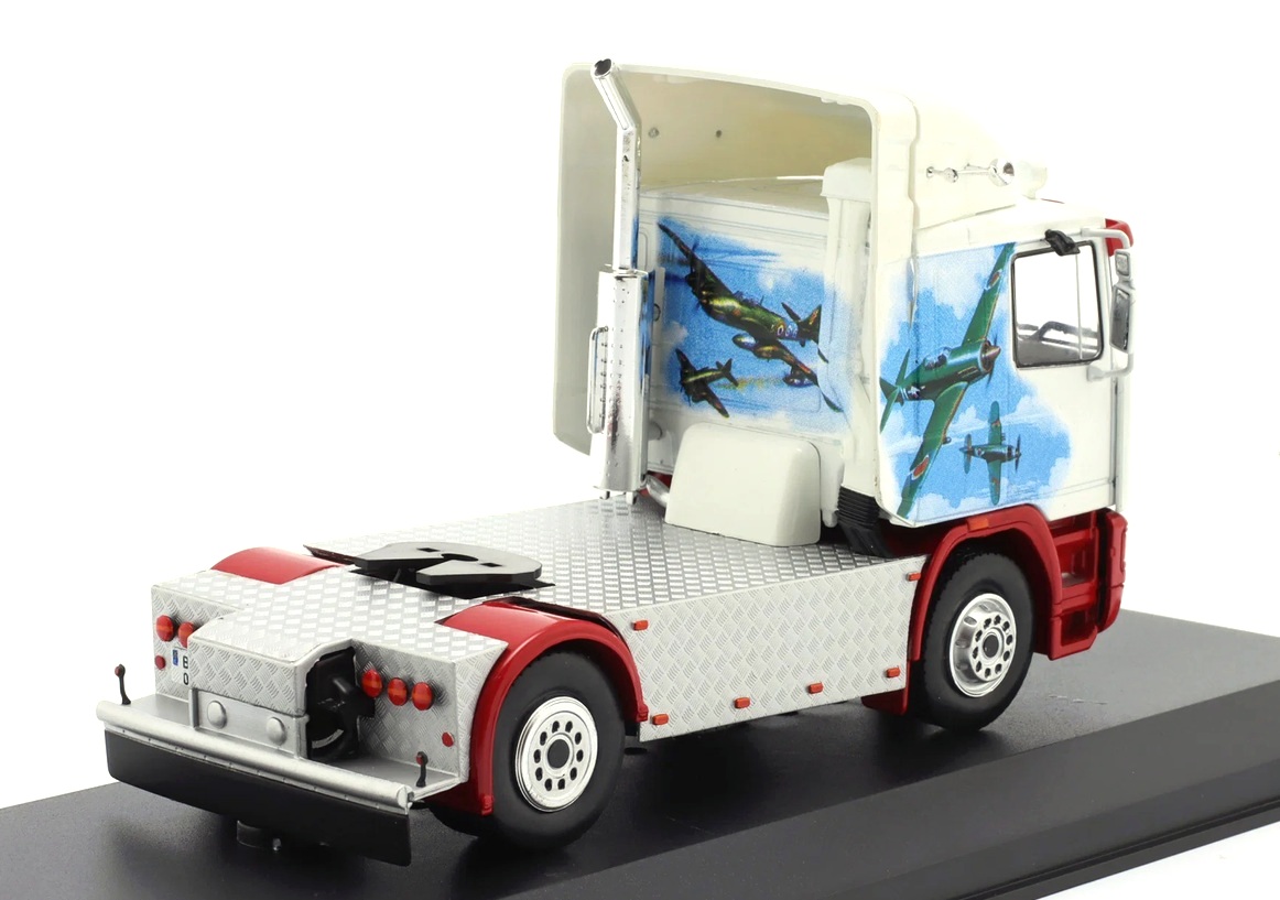 Pegaso Troner Truck 1990 white/red/decor 1:43 Hachette