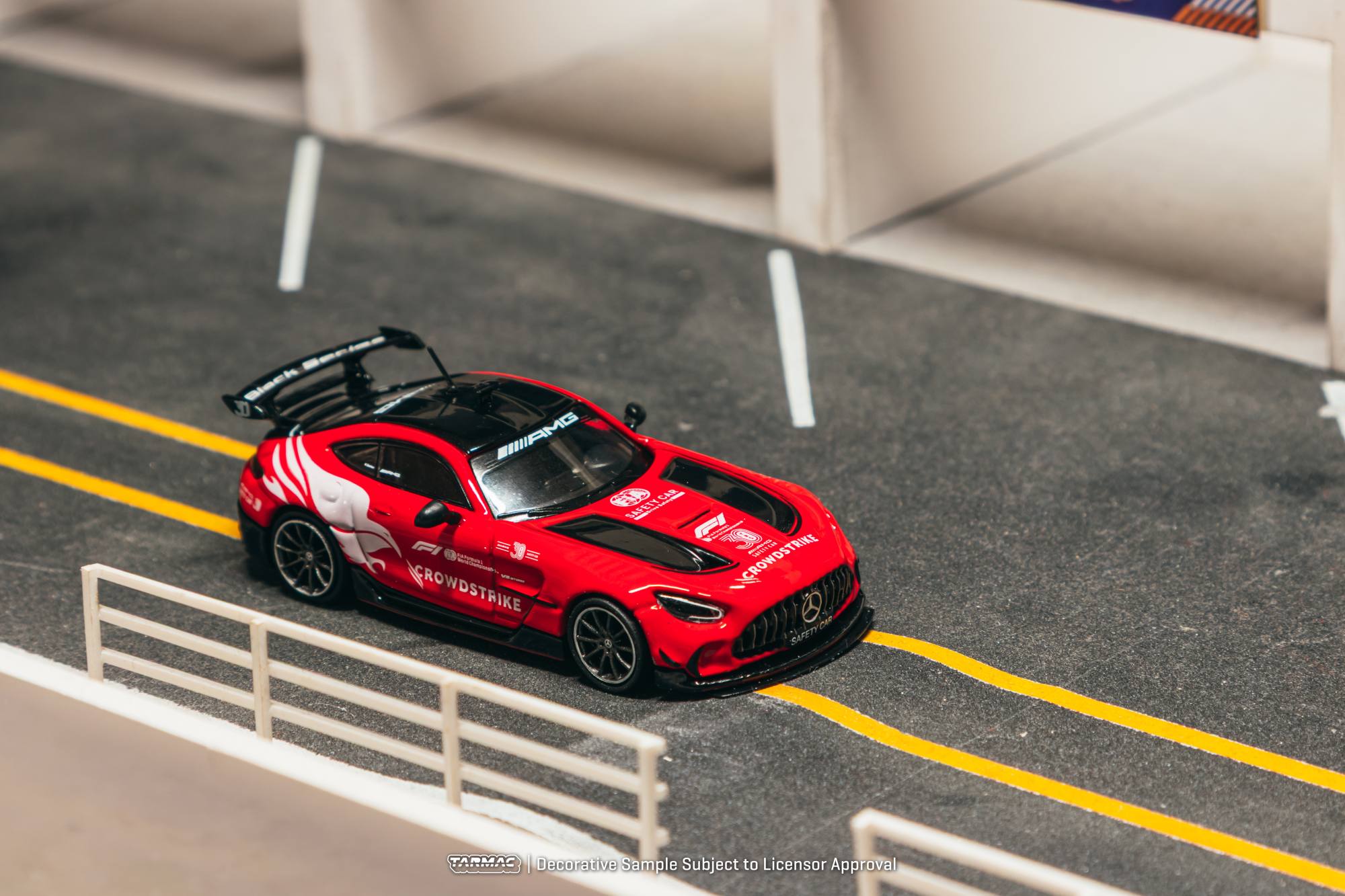 Mercedes-Benz AMG GT Black Series Safety Car 2026 red/white 1:64 Tarmac