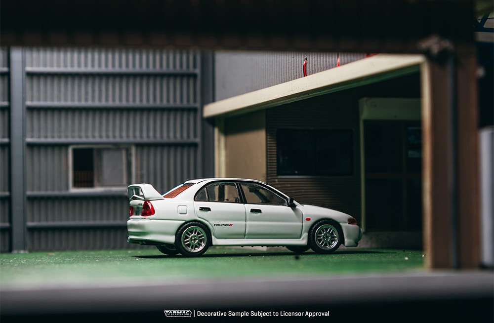 Mitsubishi Lancer RS Evolution IV 1996 white 1:64 Tarmac