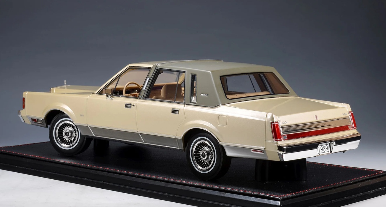 Lincoln Town Car 1989 sandstone metallic 1:18 GLM Models