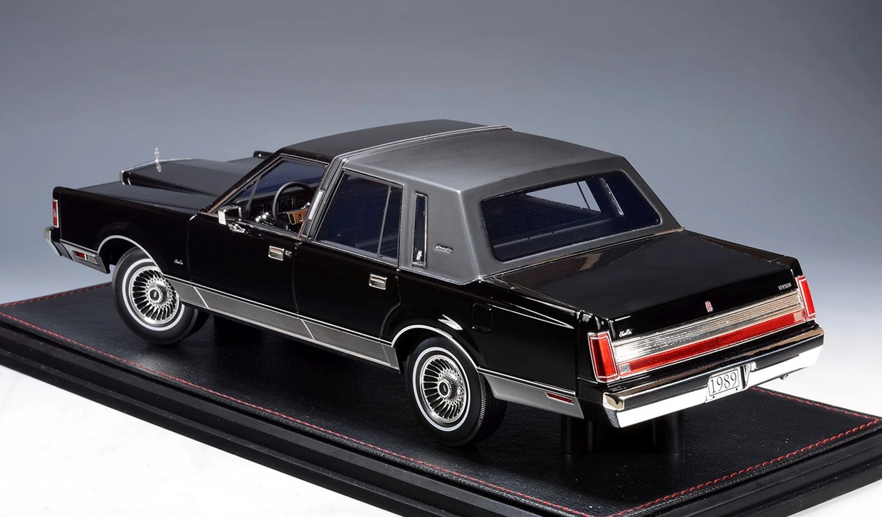 Lincoln Town Car 1989 black 1:18 GLM Models