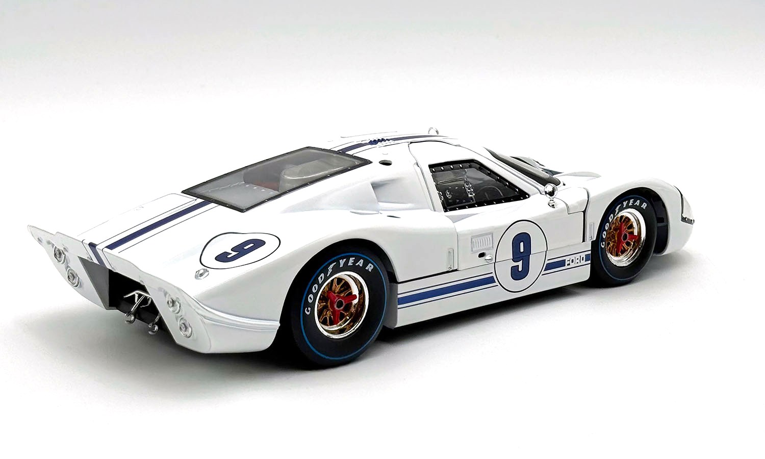 Ford GT40 MK MIV #9 J9 1967 Wimbledon white 1:18 Acme Diecast