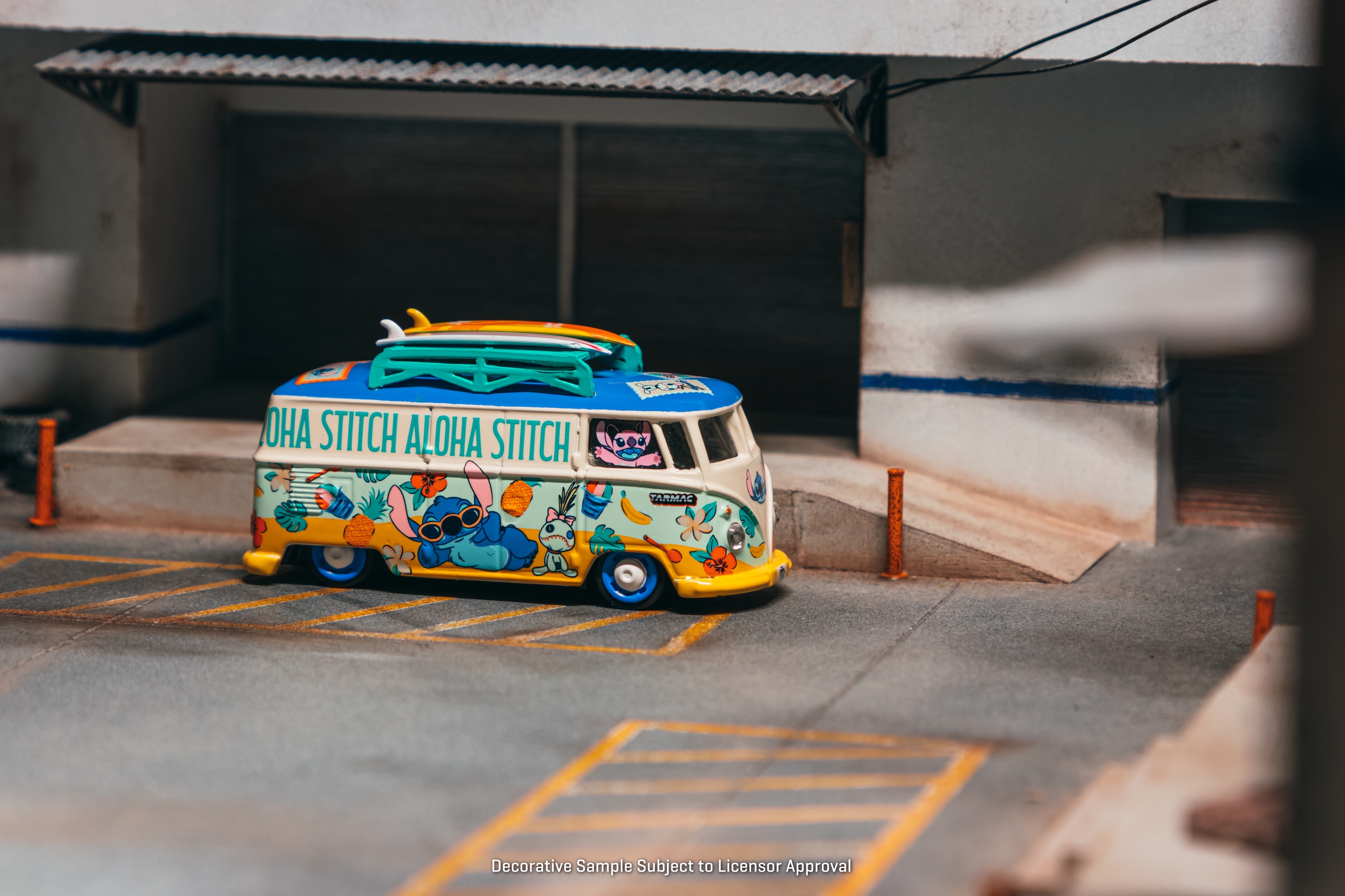 Volkswagen Transporter T1 Panel Van 2025 *Lilo & Stitch* 1:64 Tarmac