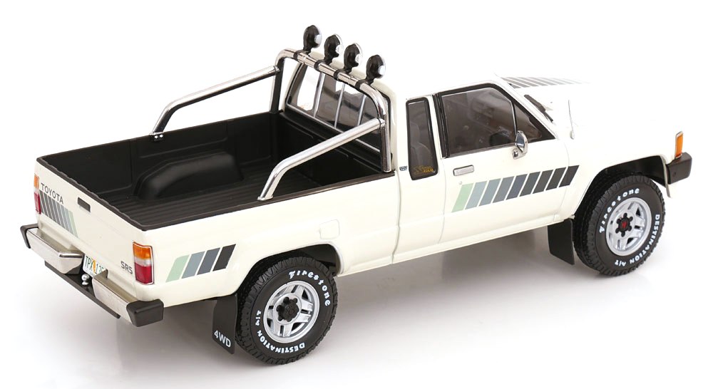 Toyota Hilux Xtra Cab 4x4 1985 white 1:18 KK Scale