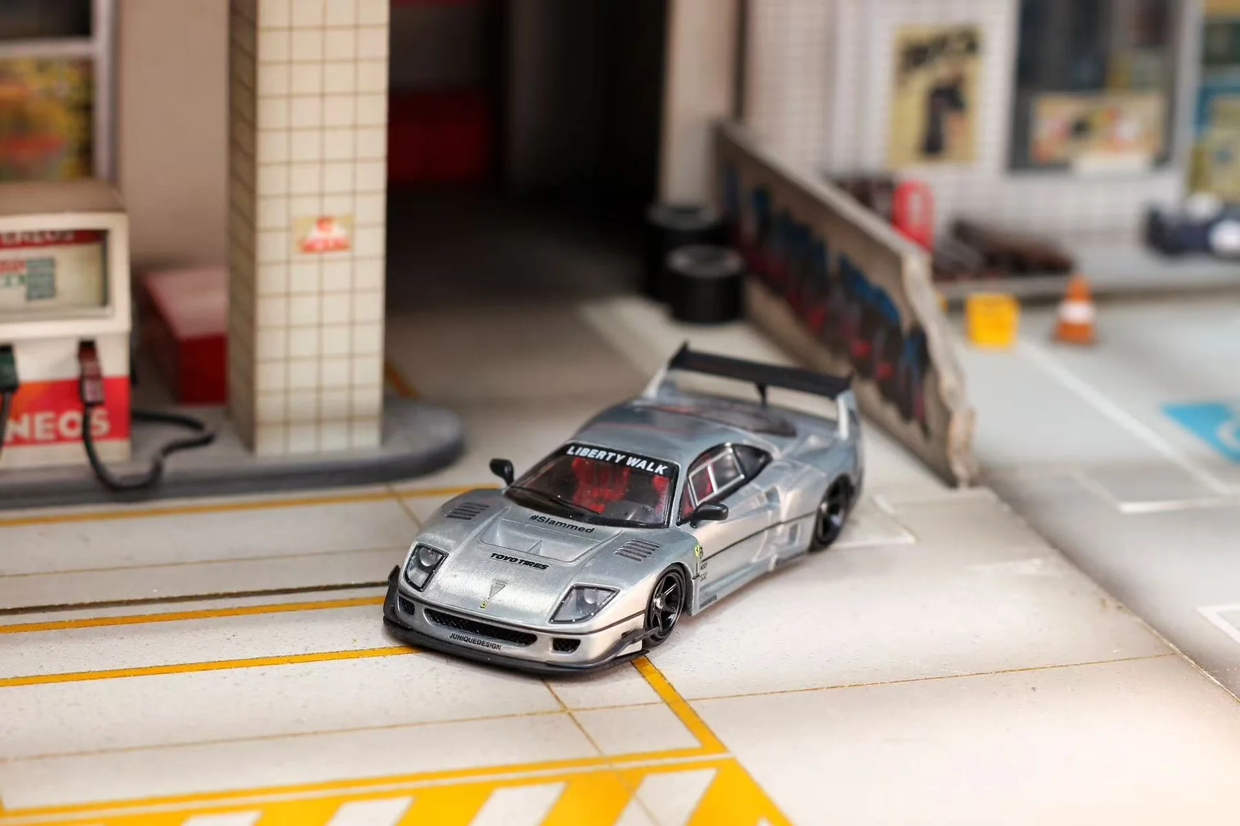Ferrari F40 *ZAMAC* silver 1:64 Street Weapon