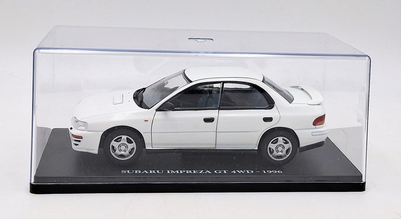 Subaru Impreza GT 4WD 1996 white 1:24 Hachette