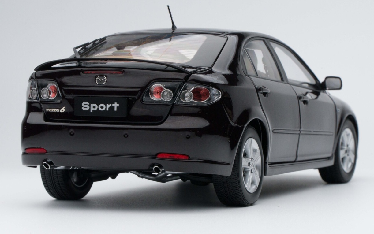 Mazda 3 Sport black 1:18 Sun Star