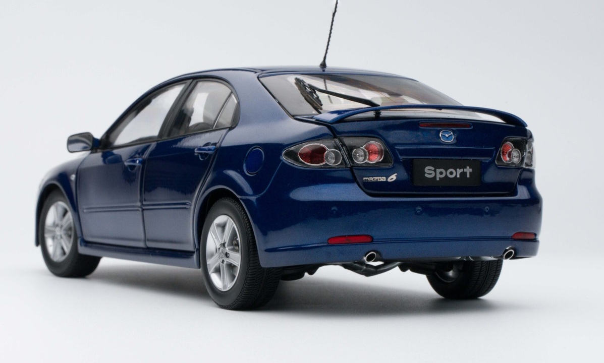 Mazda 3 Sport dark blue 1:18 Sun Star