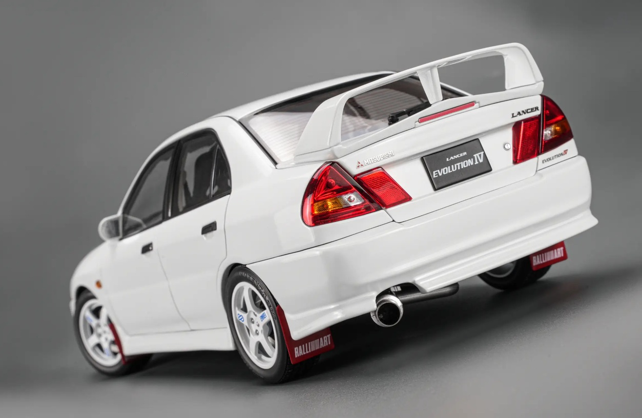 Mitsubishi Lancer EVO IV GSR Base Rally 1999 1:18 Motorhelix