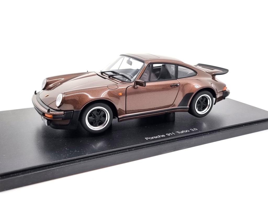 Porsche 911 Turbo 3.0 1:18 AUTOart