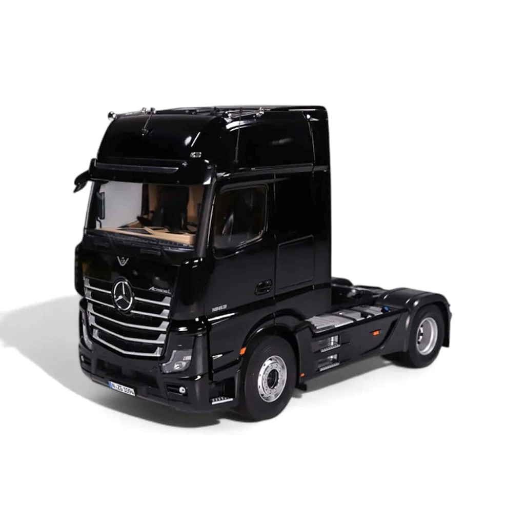 Mercedes-Benz Actros + Lohr car transporter black 1:18 NZG