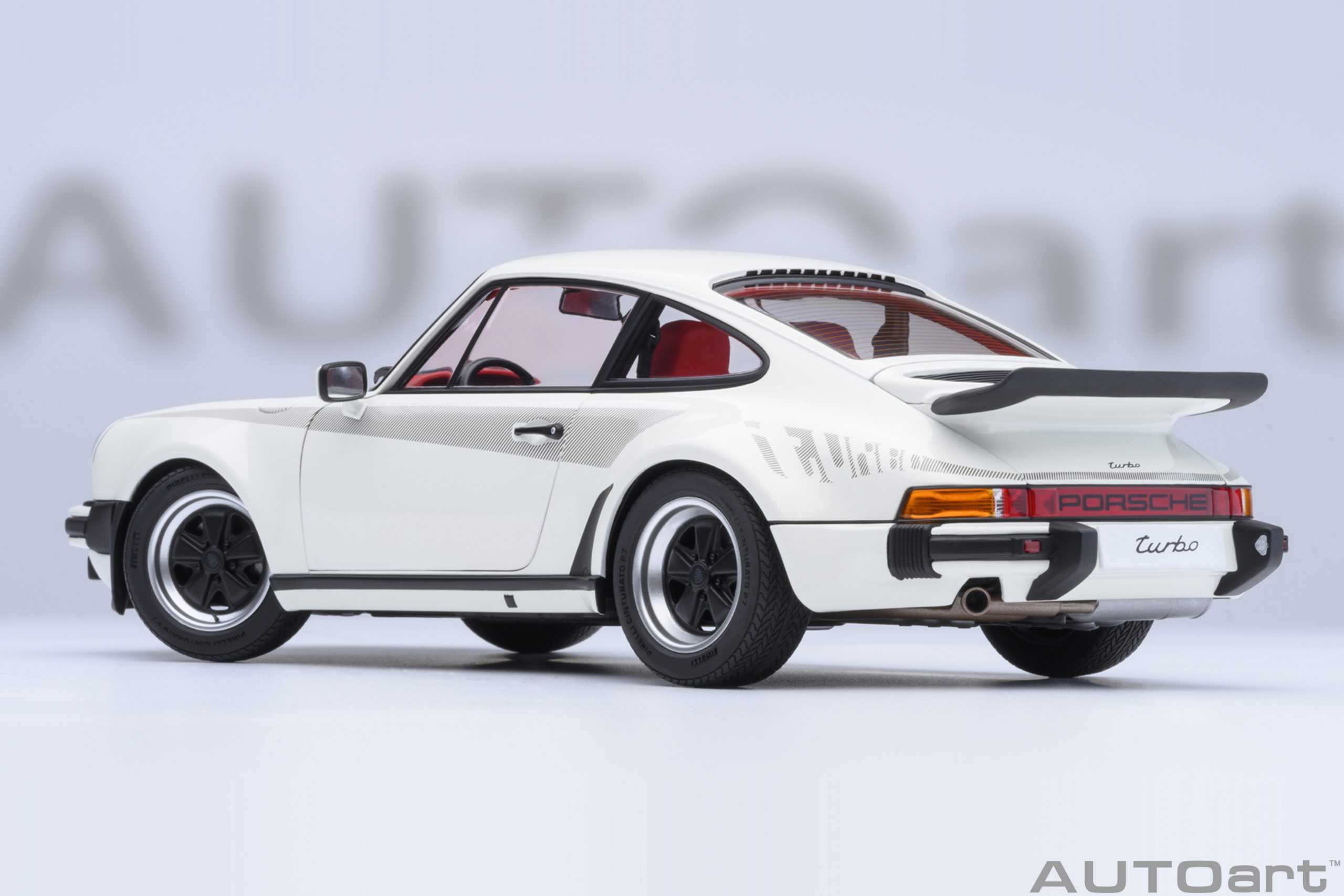 Porsche 911 930 Turbo 3.0 grand prix white 1:18 AUTOart