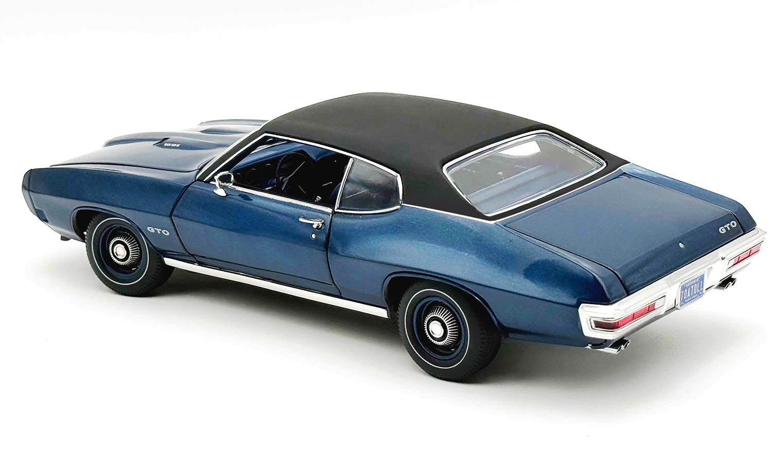 Pontiac GTO Coupe 1970 blue with Vinyl Top 1:18 Acme Diecast