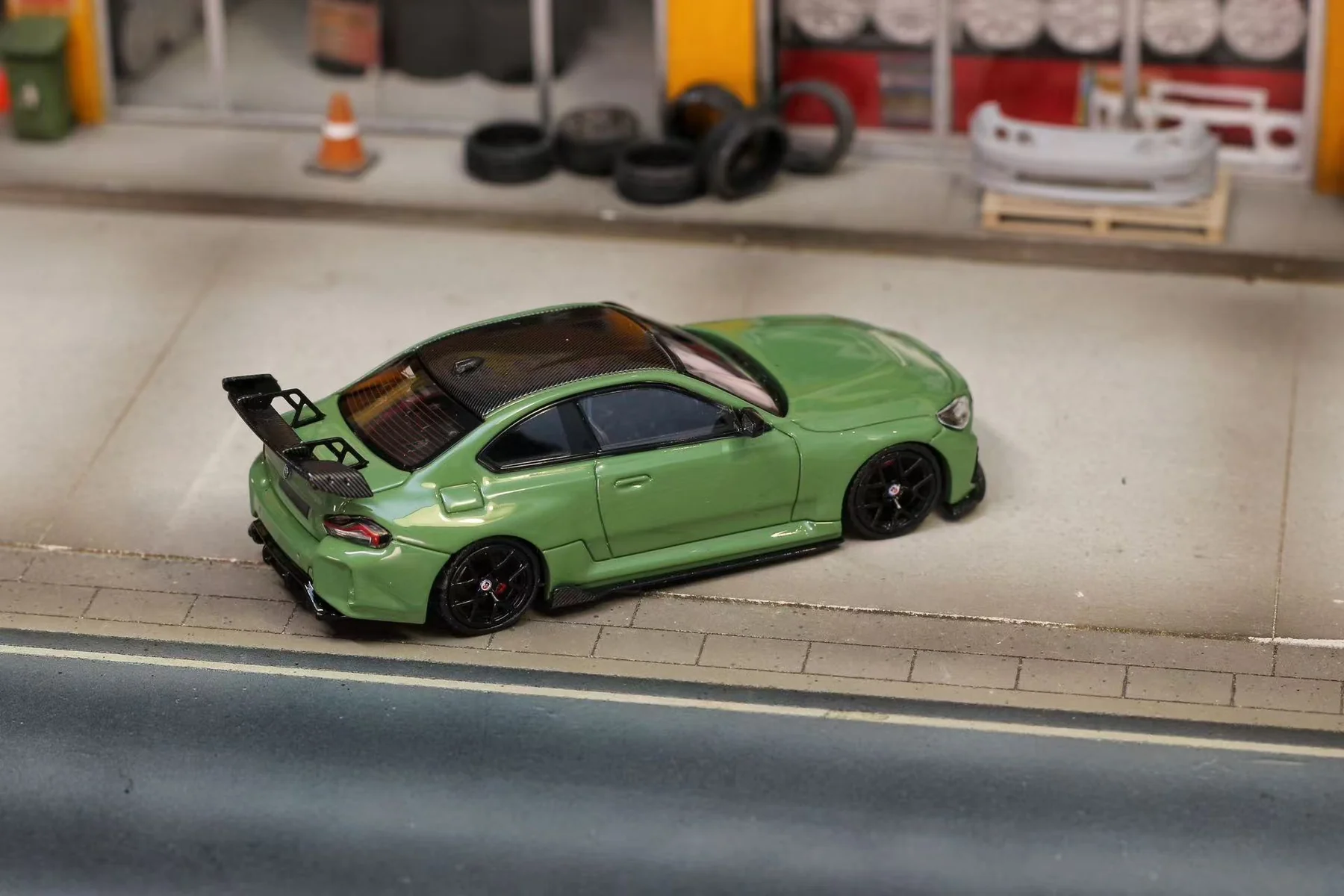 BMW G87 M2 ADRO olive green 1:64 Street Weapon