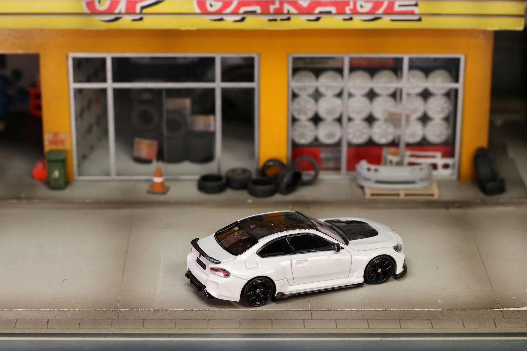 BMW G87 M2 ADRO pearl white 1:64 Street Weapon