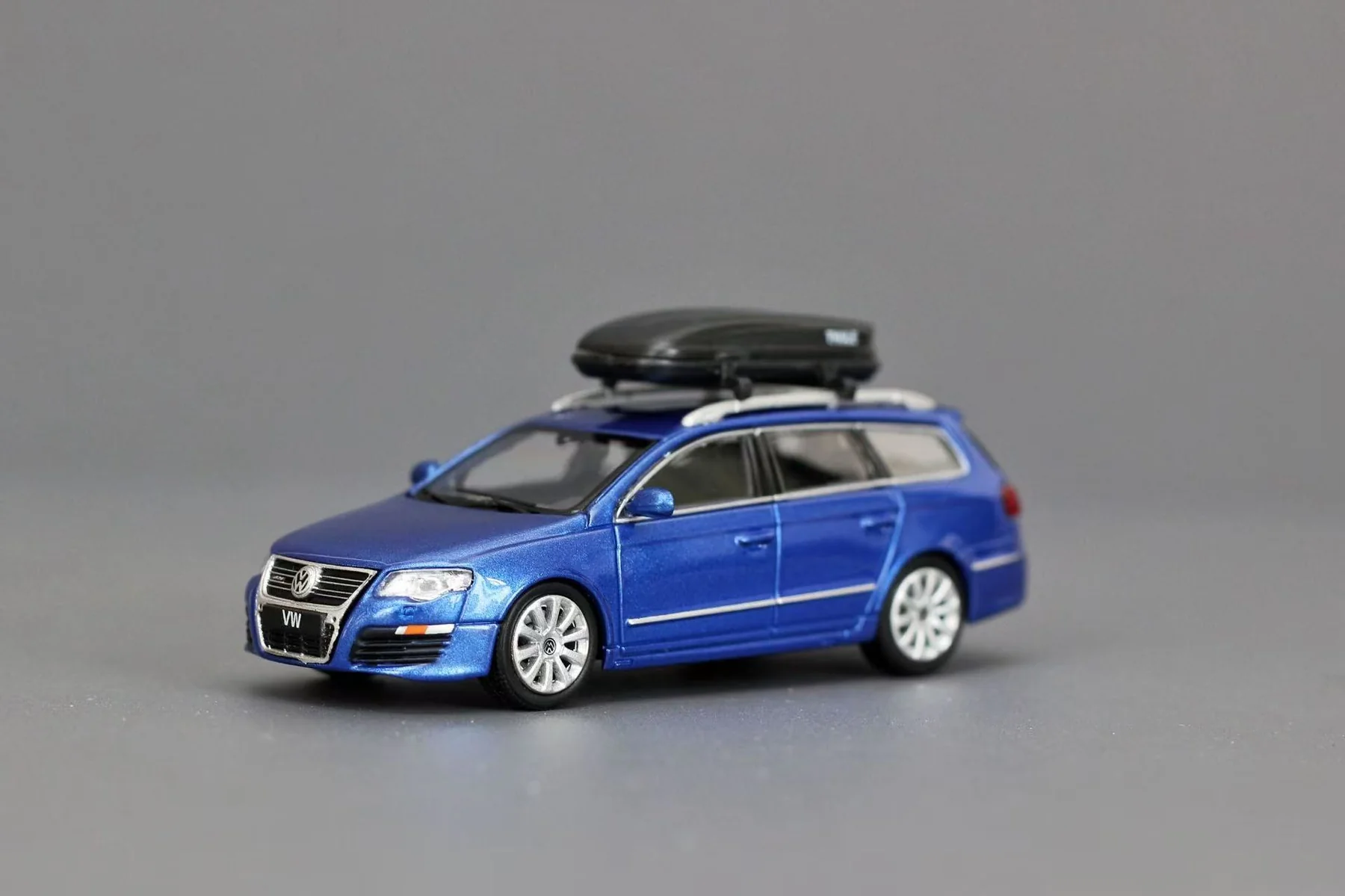 Volkswagen R36 Wagon blue 1:64 Street Weapon