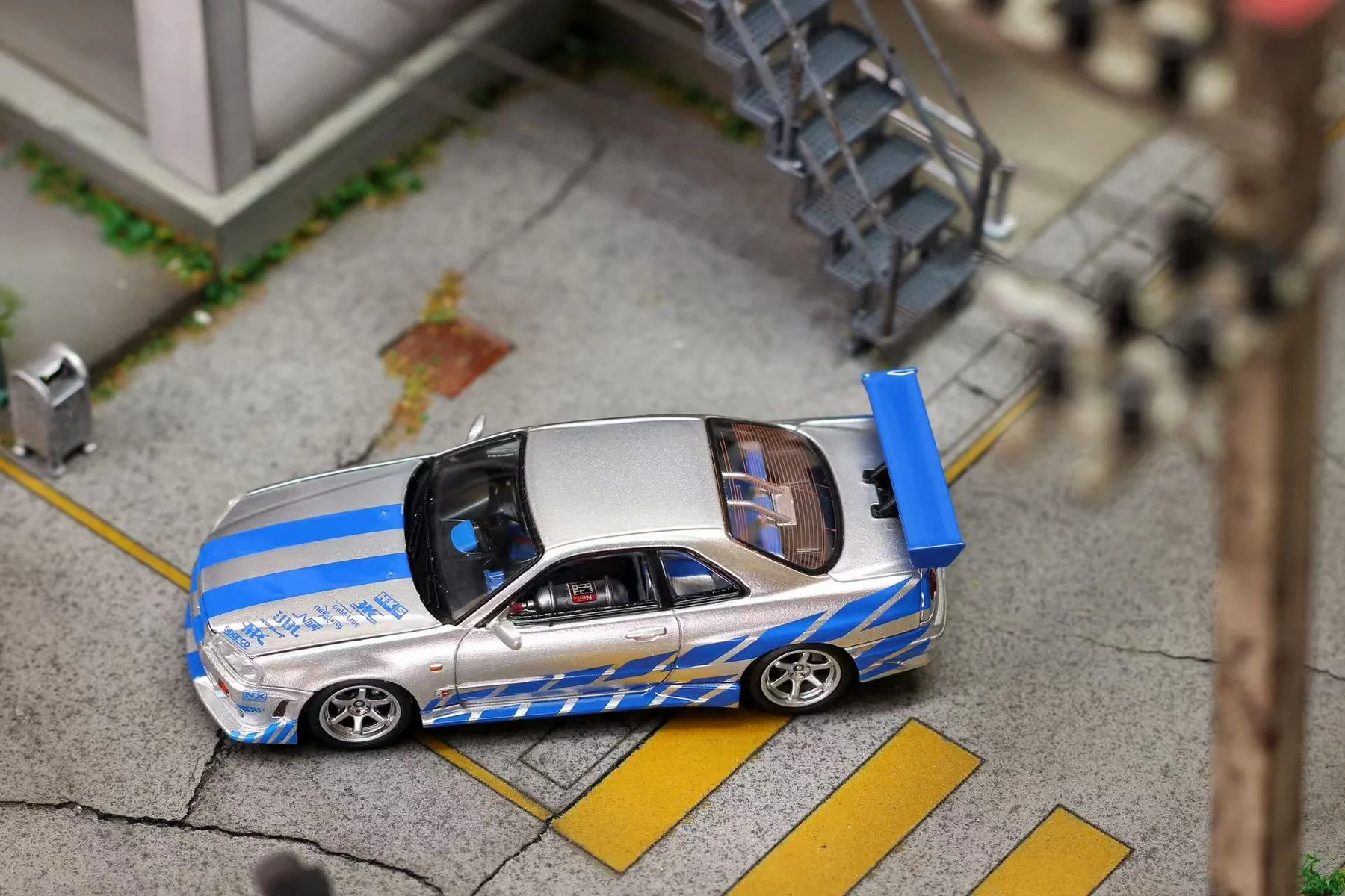 Nissan ER34 Skyline *F&F* silver/blue 1:64 Street Weapon