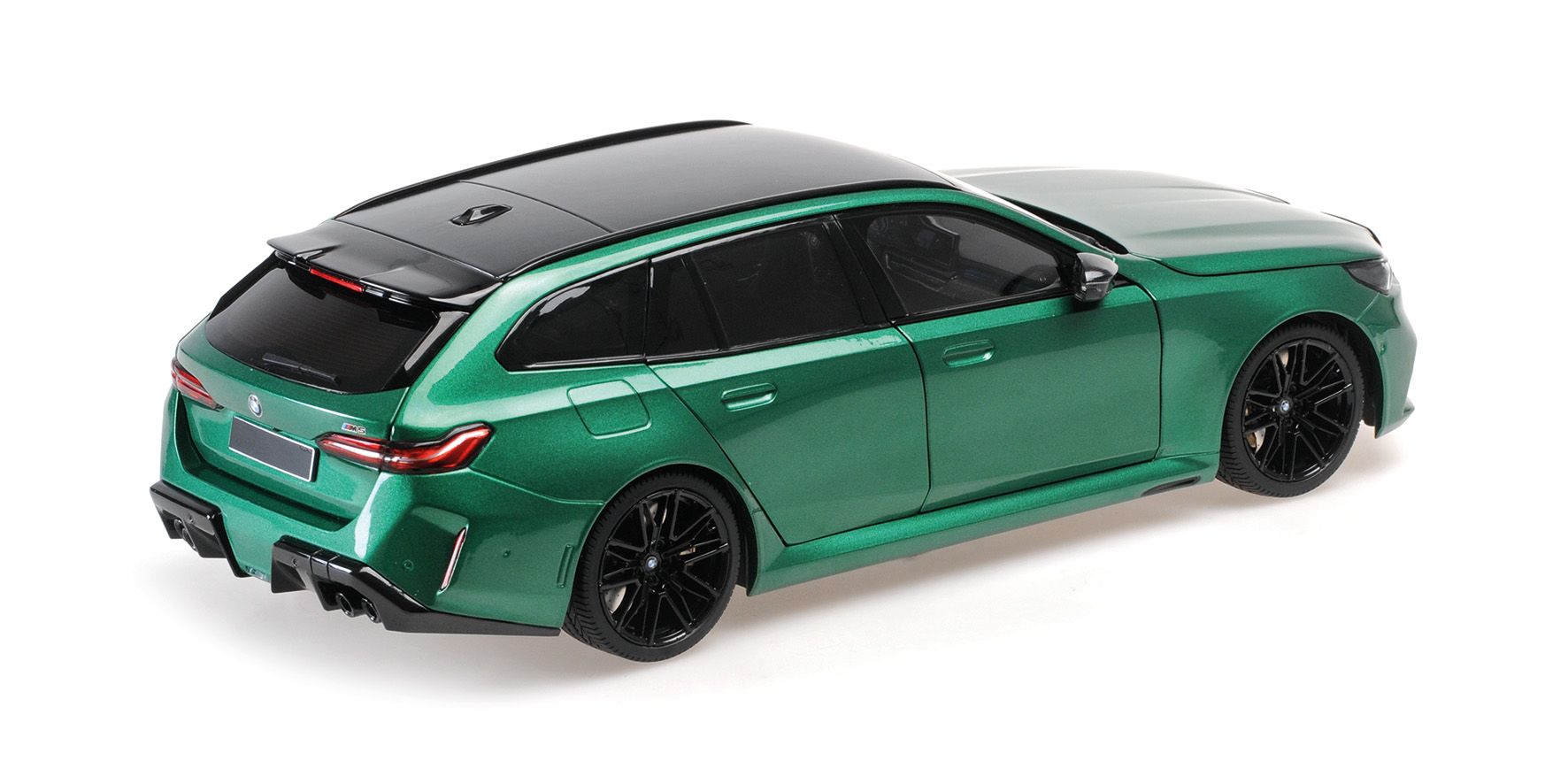 BMW M5 Touring 2024 green metallic 1:18 Minichamps