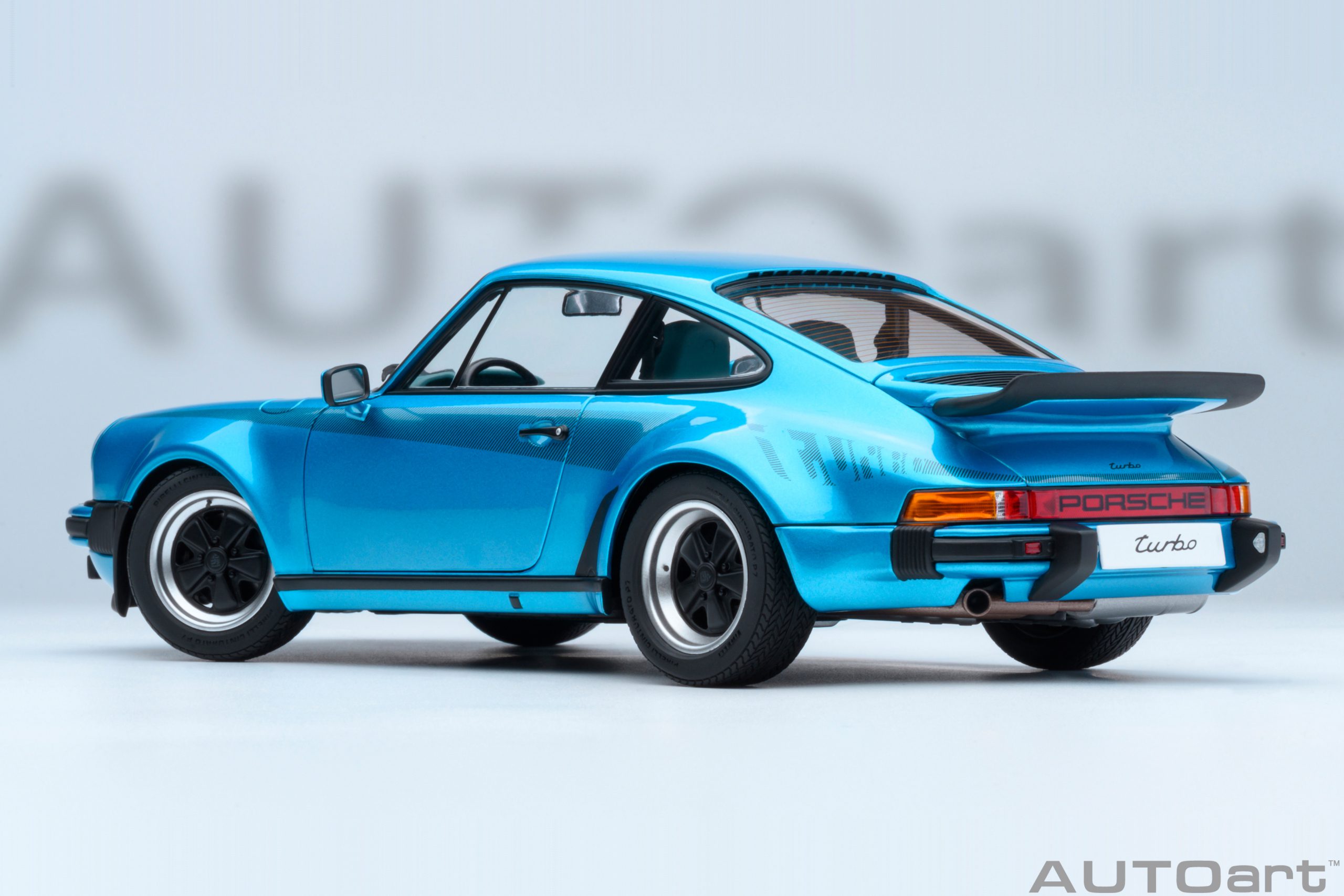 Porsche 911 930 Turbo 3.0 Minerva blue 1:18 AUTOart