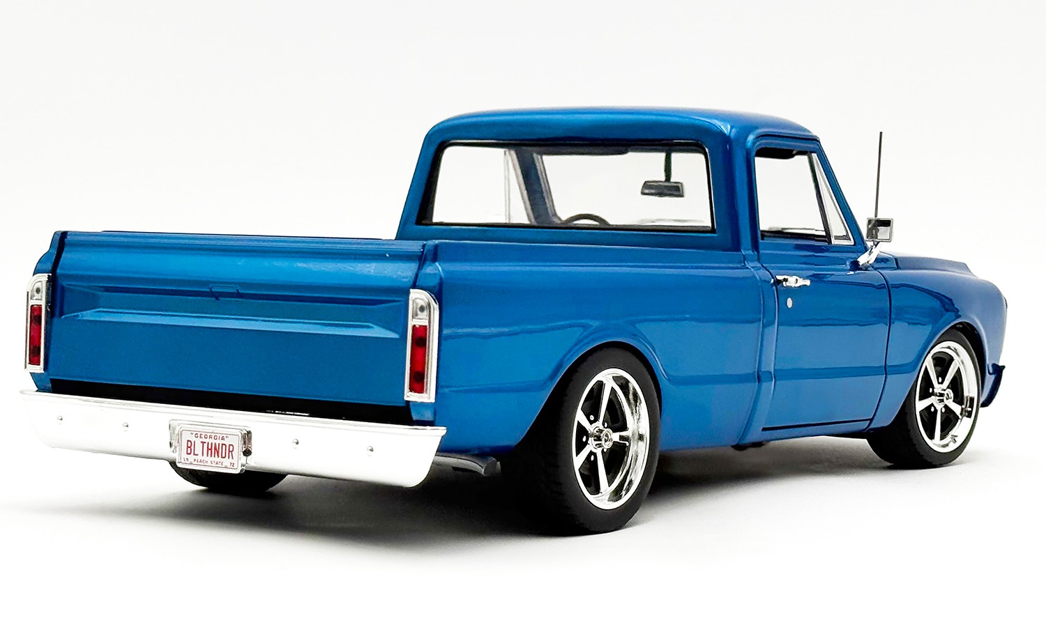 Chevrolet C-10 Custom Frost Bite 1972 blue 1:18 Acme Diecast