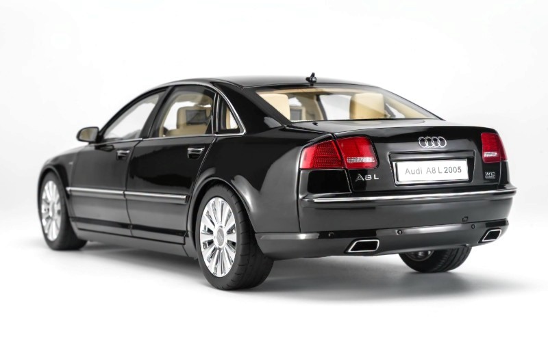 Audi A8L D3 6.0L W12 Quattro 2005 black 1:18 Motorhelix