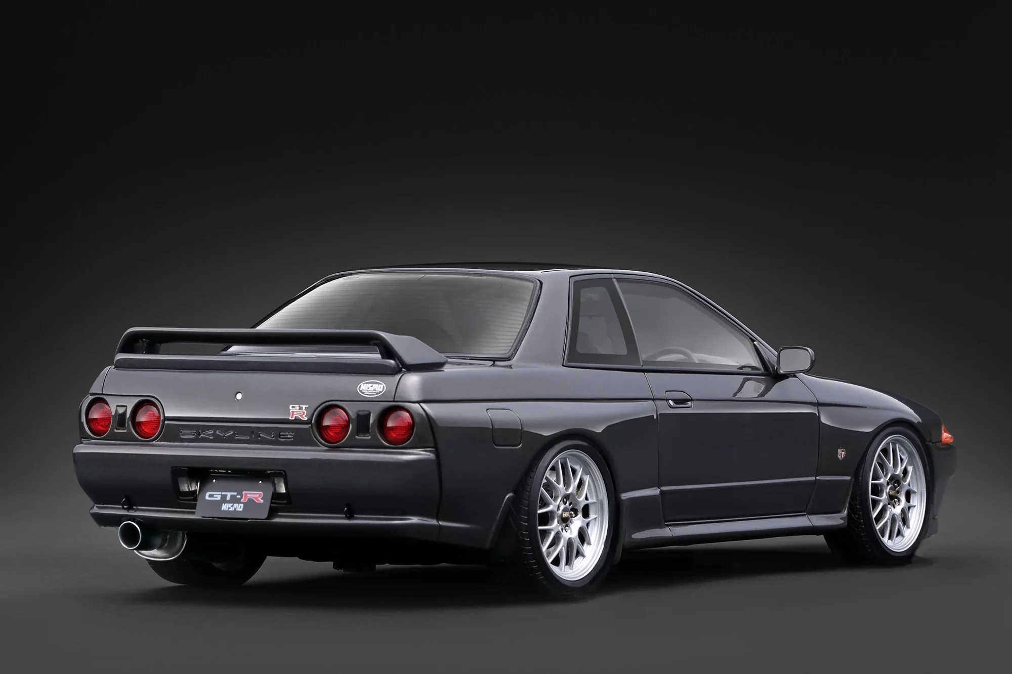 Nissan Skyline GT-R Nismo BNR32 gun metallic 1:18 Ignition Model
