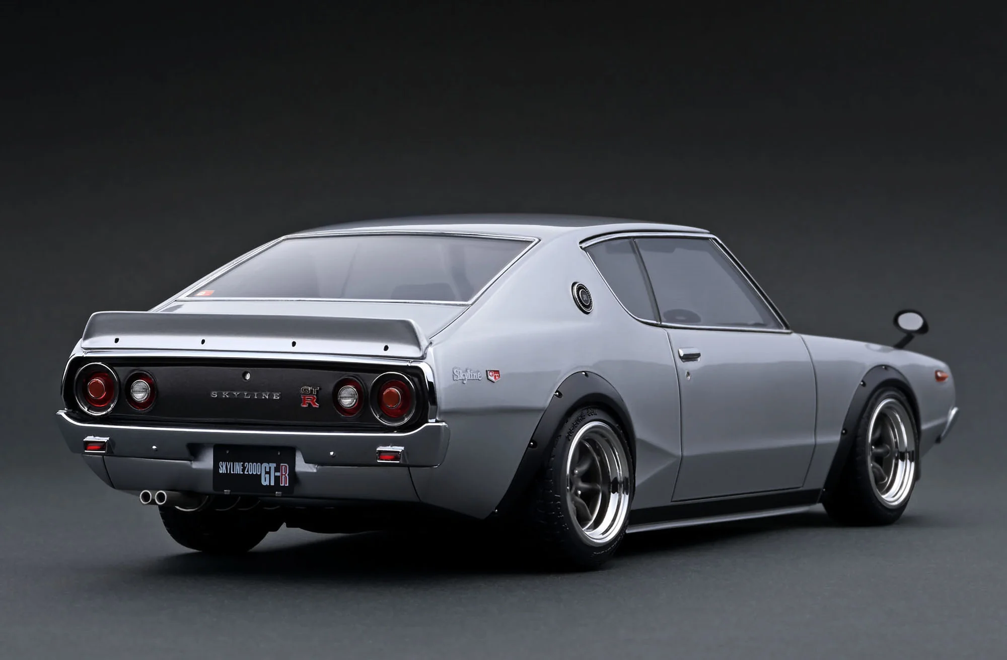 Nissan Skyline 2000 GT-R KPGC110 silver 1:18 Ignition Model