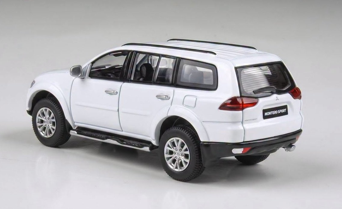 Mitsubishi Pajero Sport LHD 2014 polar white 1:64 Para64