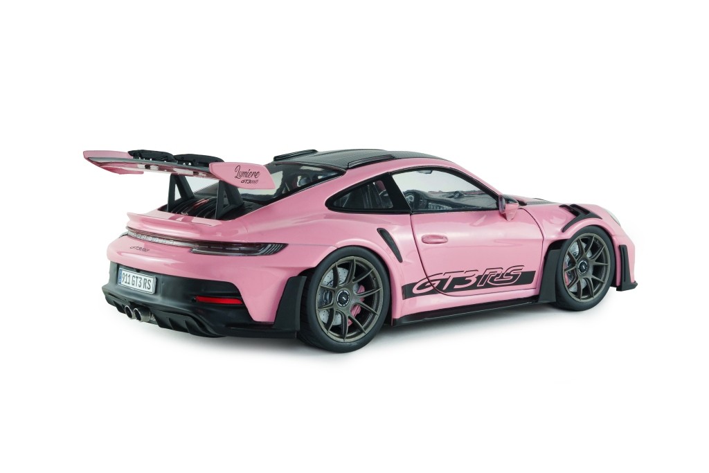 Porsche 911 GT3 RS Weissach Package 2024 pink 1:18 Solido