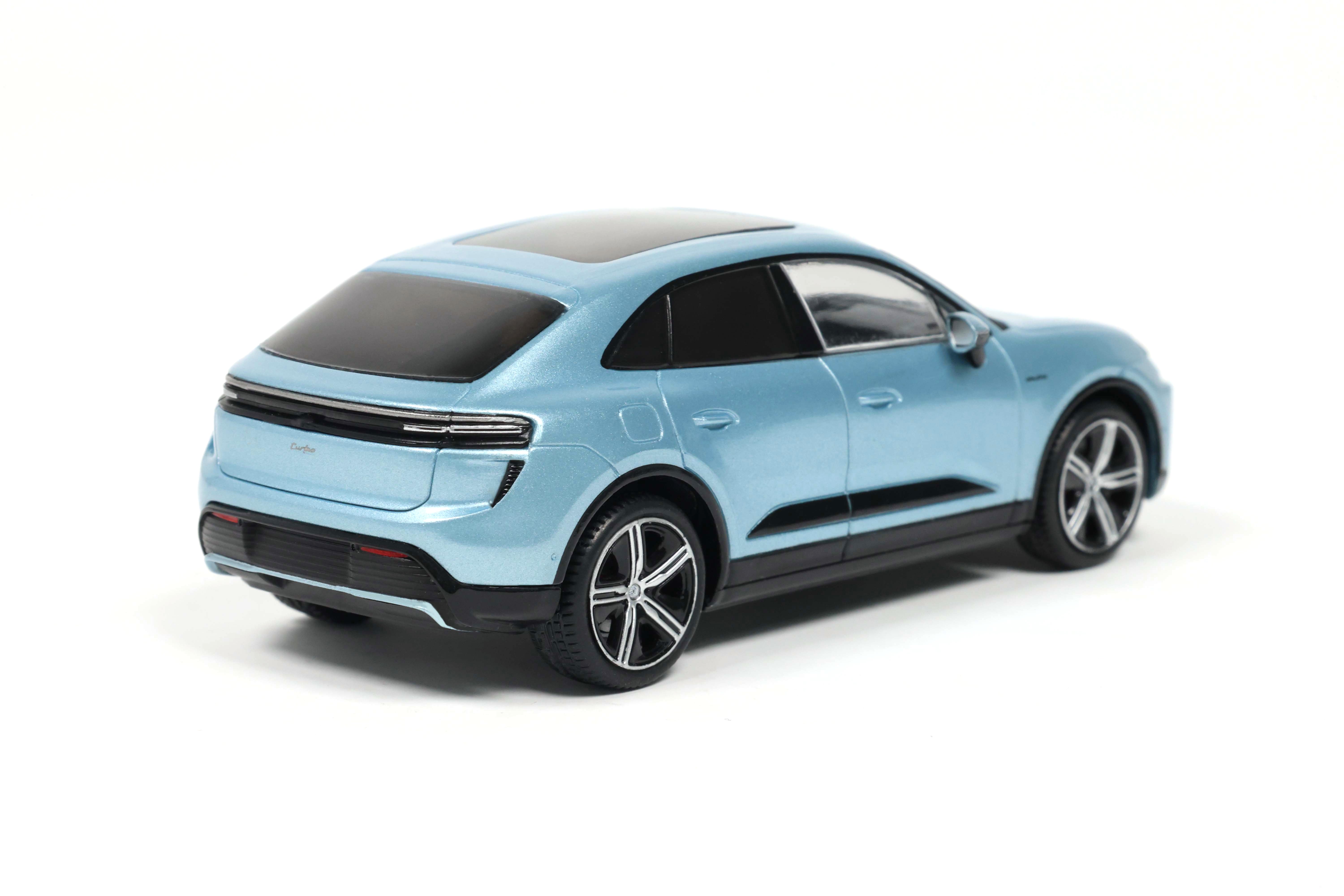 Porsche Macan Turbo 2025 frozen blue metallic 1:43 Solido