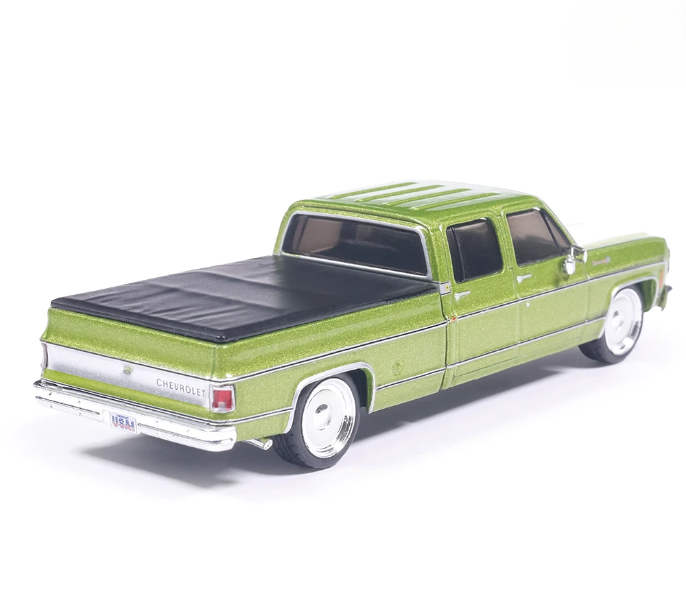 Chevrolet Cheyenne Super C10 Crew Cab Fleetside Lowered 1974 lime green metallic 1:64 Ixo America