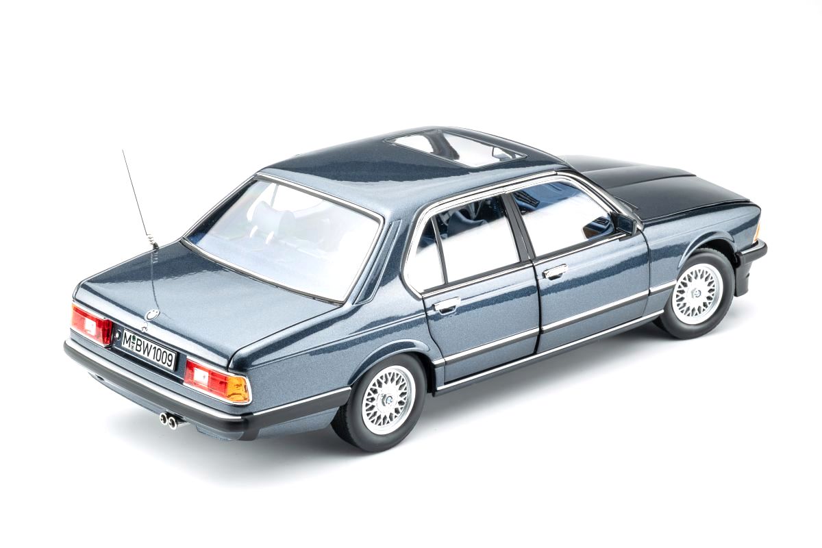 BMW 745i E23 1984 arctic blue metallic 1:18 Touring Modelcars
