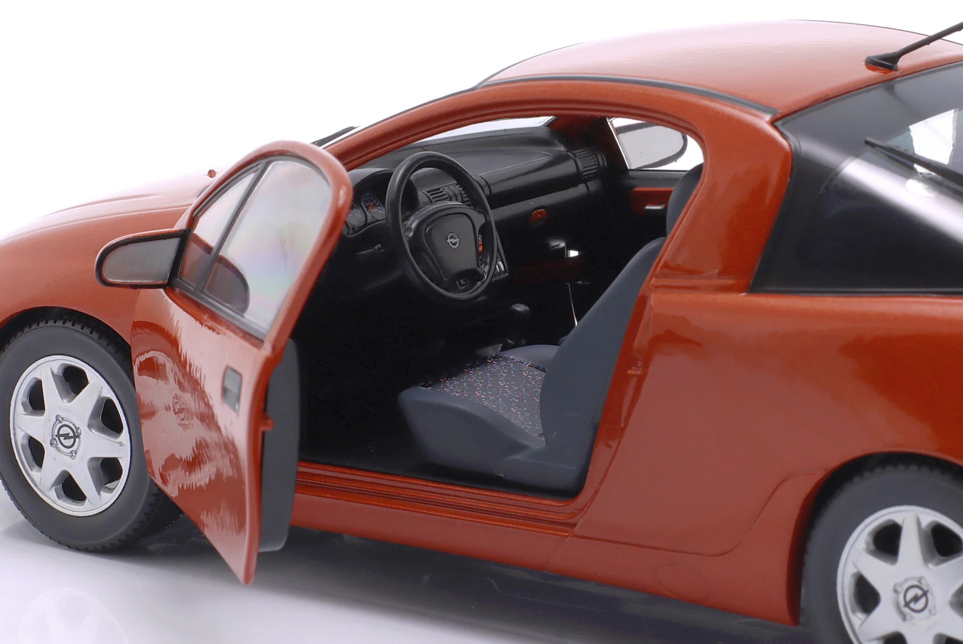 Opel Tigra 1994 copper 1:24 WhiteBox