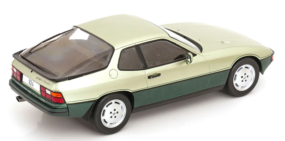 Porsche 924 Turbo 1979 light green/green 1:18 MCG Modelcar Group