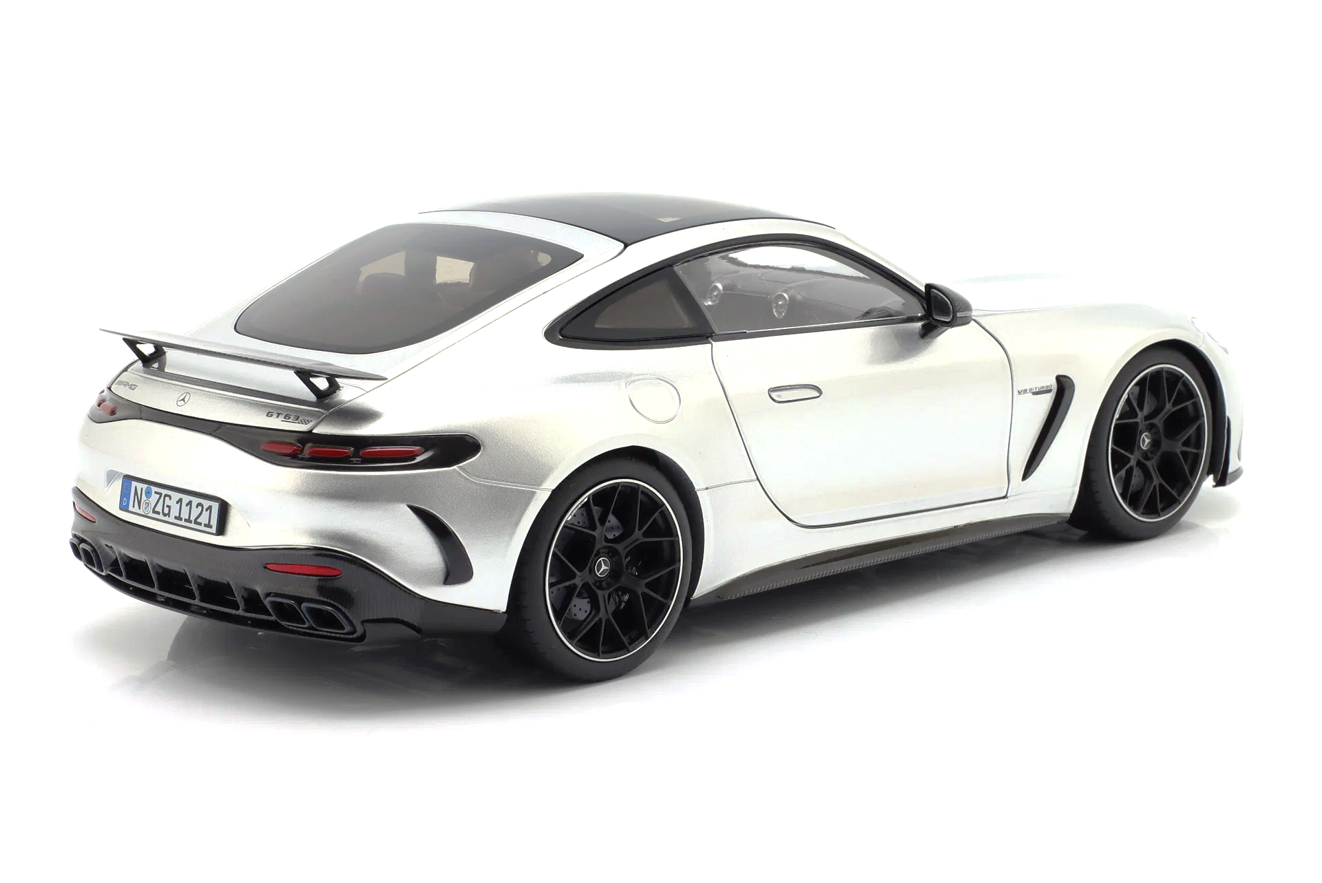 Mercedes-AMG GT 63 Pro 4Matic+ hightech silver metallic 1:18 NZG