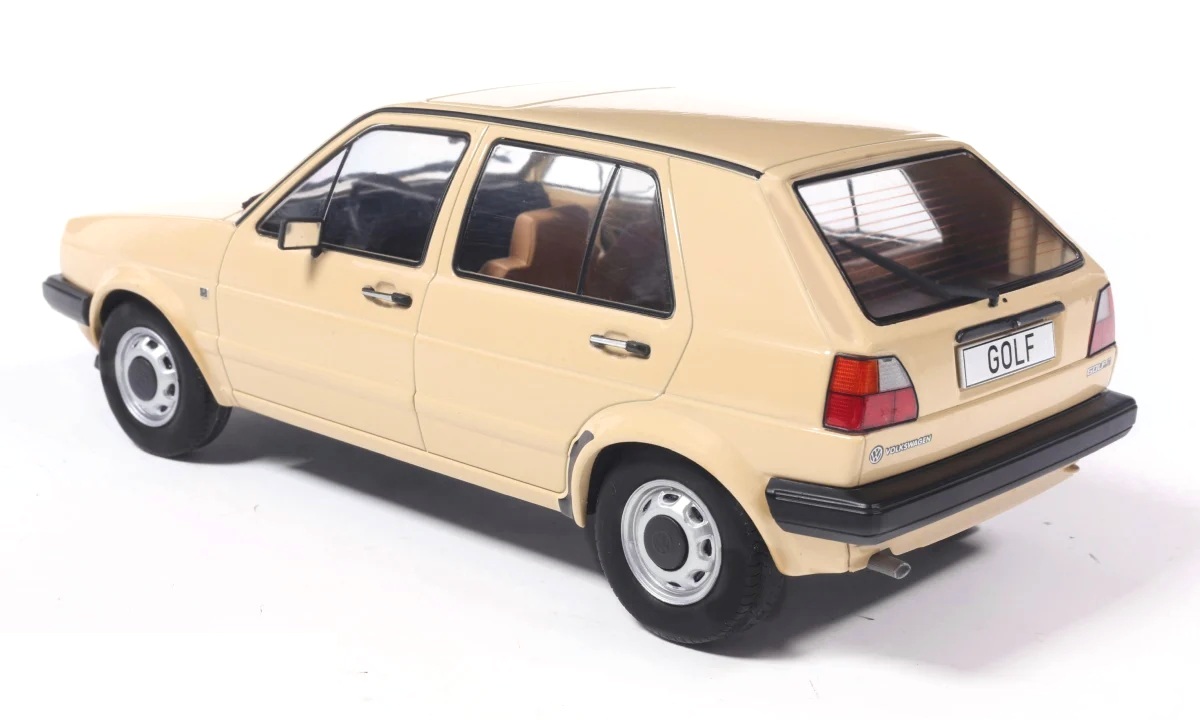 Volkswagen Golf II 1983 beige 1:18 MCG Modelcar Group