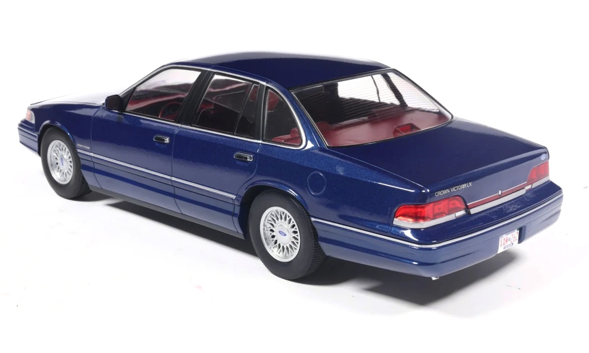 Ford Crown Victoria 1993 dark blue 1:18 MCG Modelcar Group
