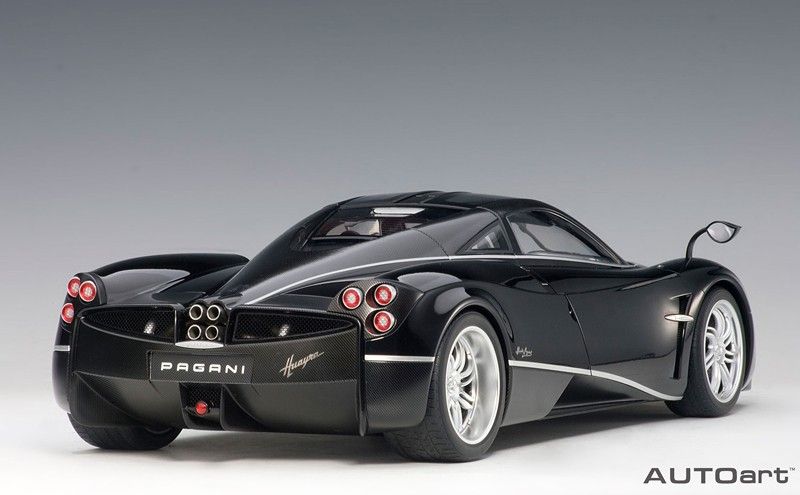 Pagani Huayra 2011 black/silver 1:12 AUTOArt