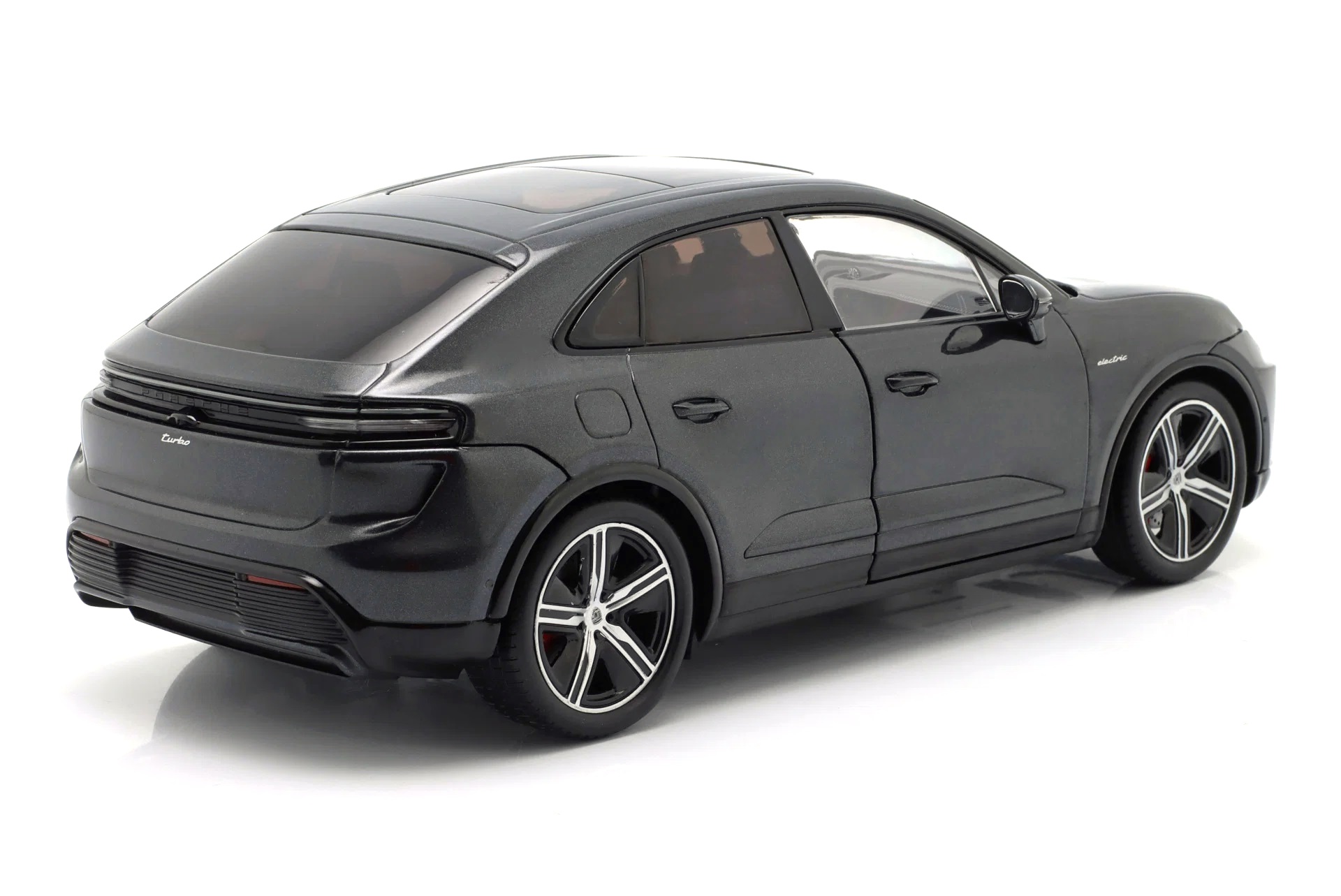 Porsche Macan Turbo H2 2024 volcano grey 1:18 Solido
