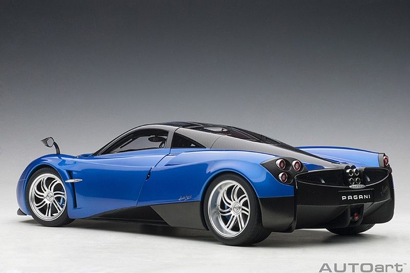Pagani Huayra 2011 blue metallic 1:12 AUTOArt
