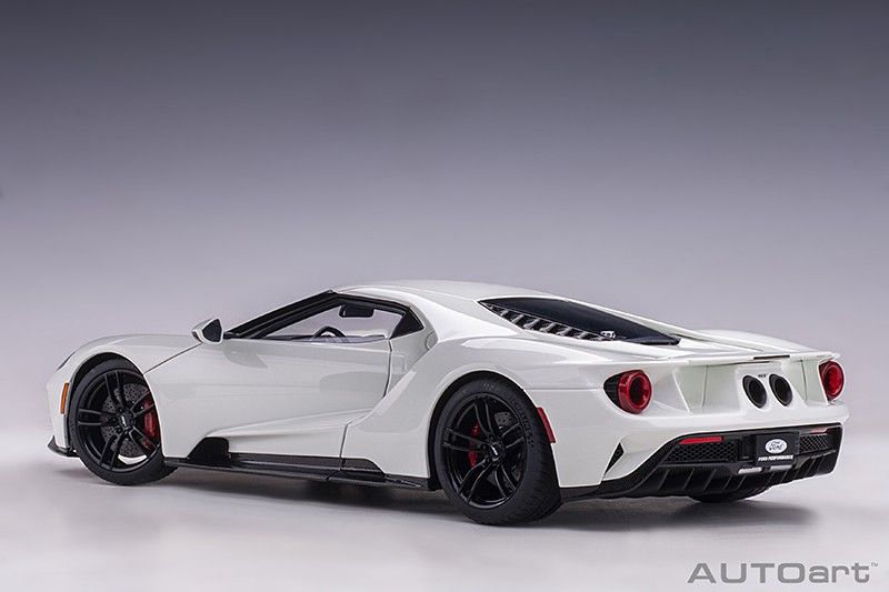 Ford GT 2017 frozen white 1:18 AUTOart