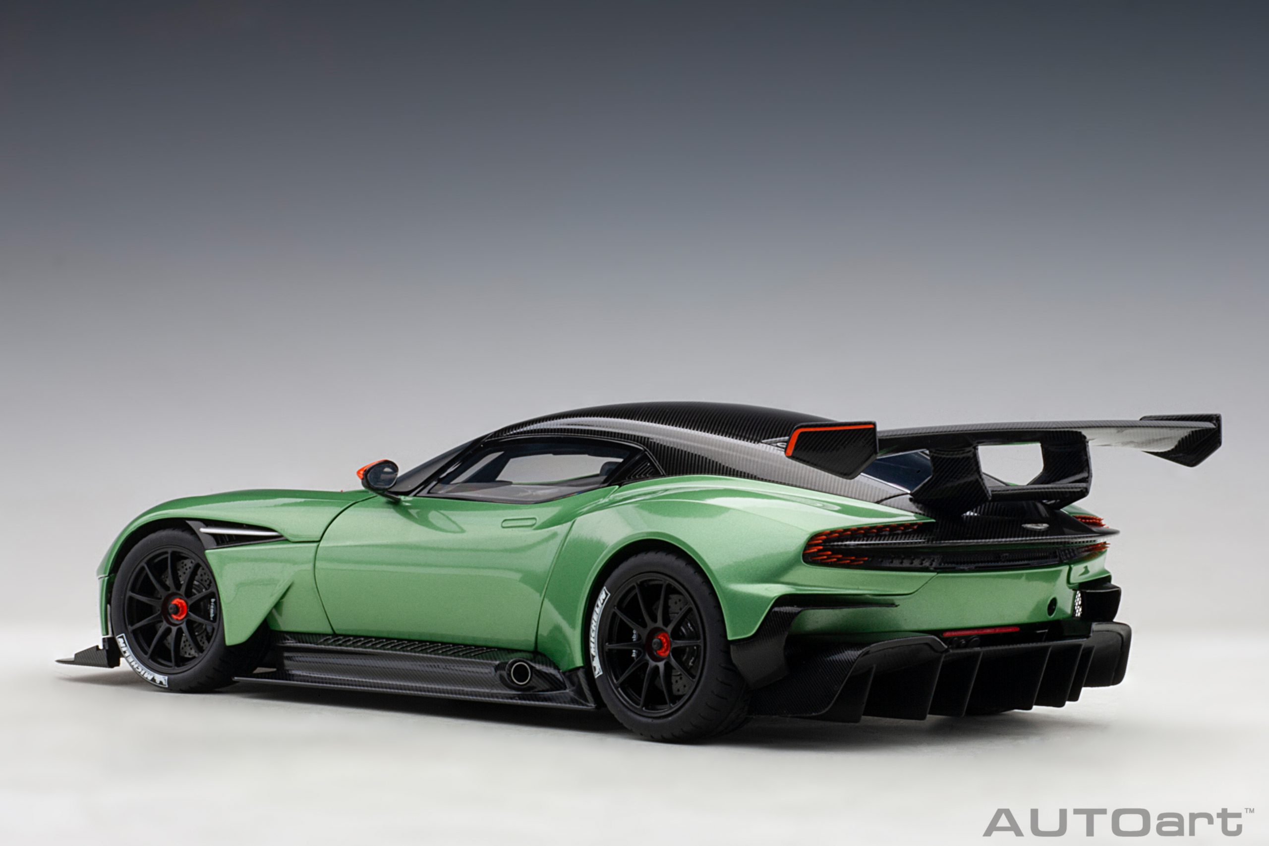 Aston Martin Vulcan Coupe 2015 apple tree green metallic 1:18 AUTOart