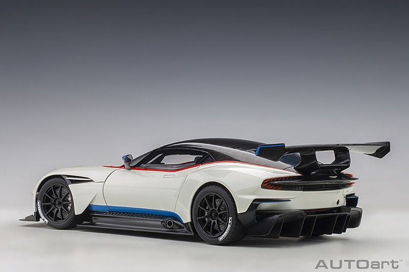 Aston Martin Vulcan stratus white/blue&red stripes 1:18 AUTOart