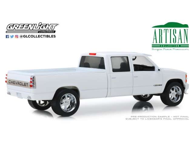 Chevrolet 3500 Crew Cab Silverado Olympic white 1:18 Greenlight