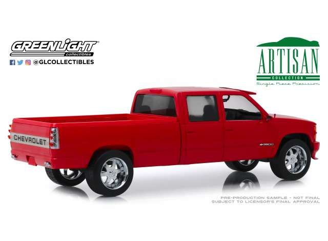 Chevrolet 3500 Crew Cab Silverado victory red 1:18 Greenlight