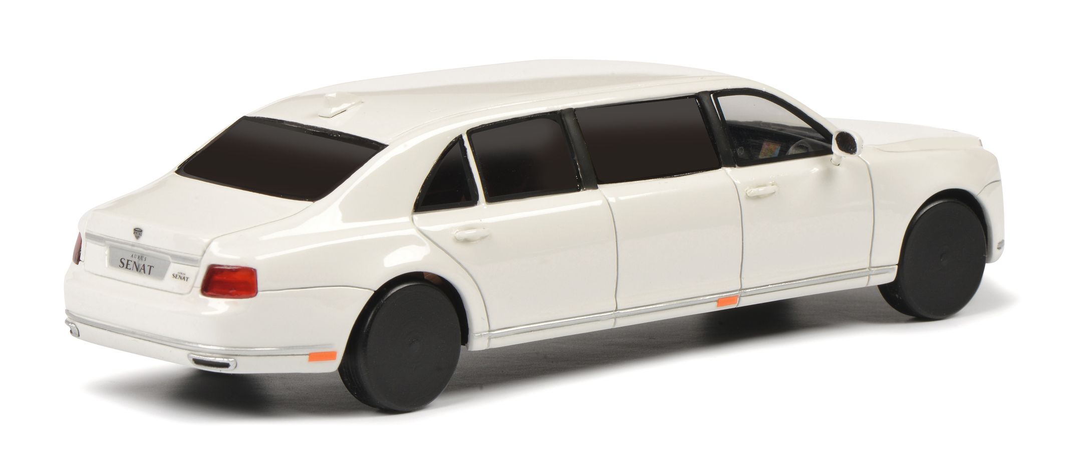 Aurus Senat white 1:43 Schuco