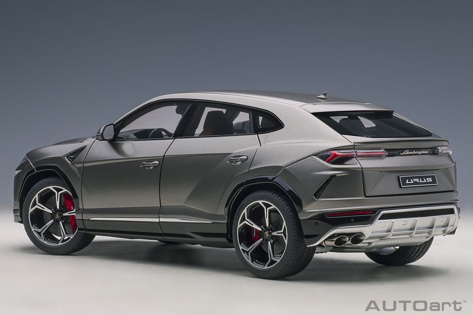 Lamborghini Urus 2018 grigio titans 1:18 AUTOart