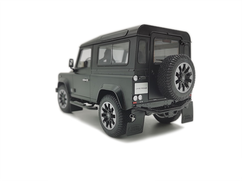 Land Rover Defender D90 V8 2018 black 1:18 LCD Model
